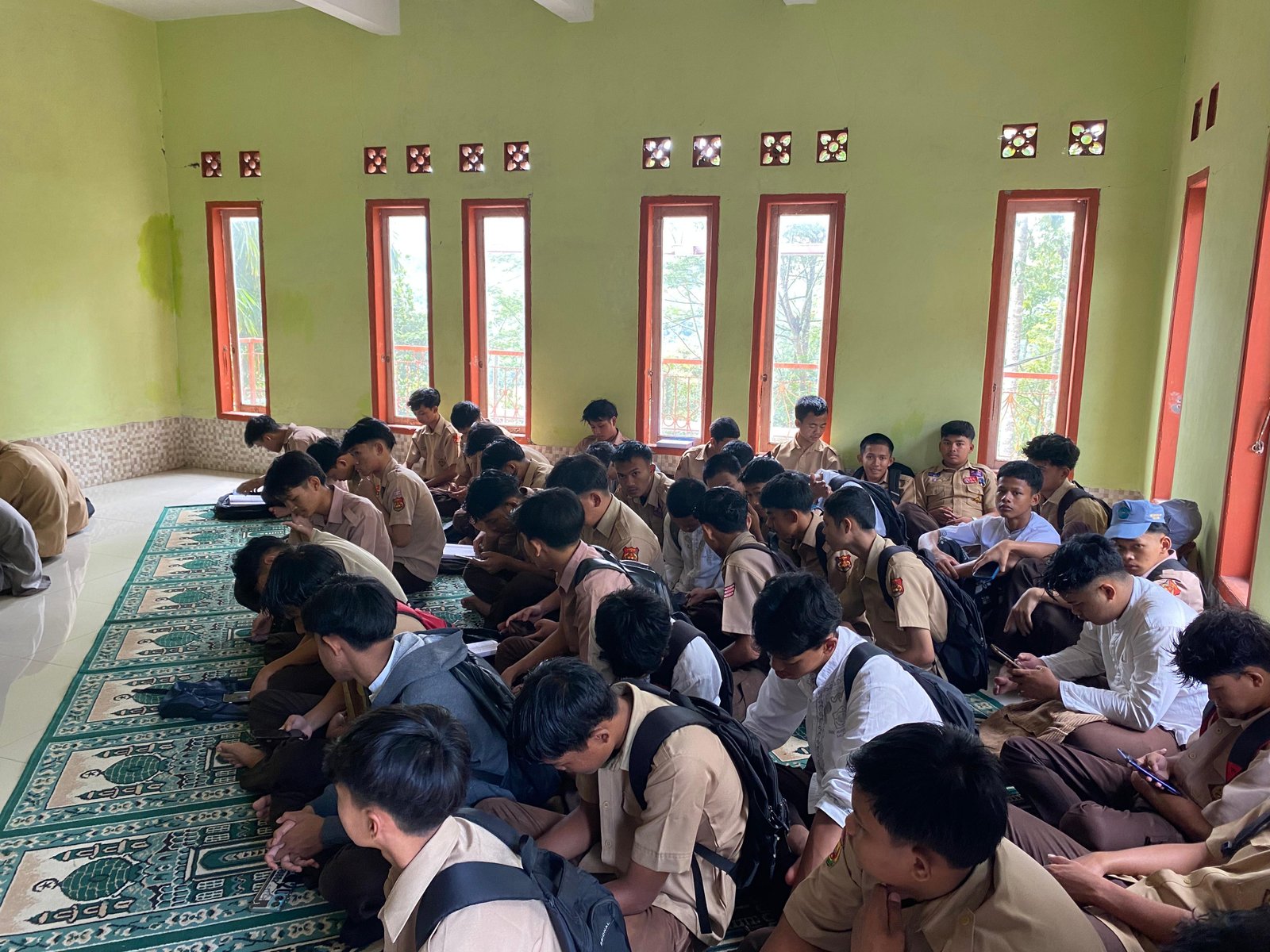 Membangun Karakter Mulia: Menilik Rutinitas Kerohanian Jumat di SMK PK Nurussalam